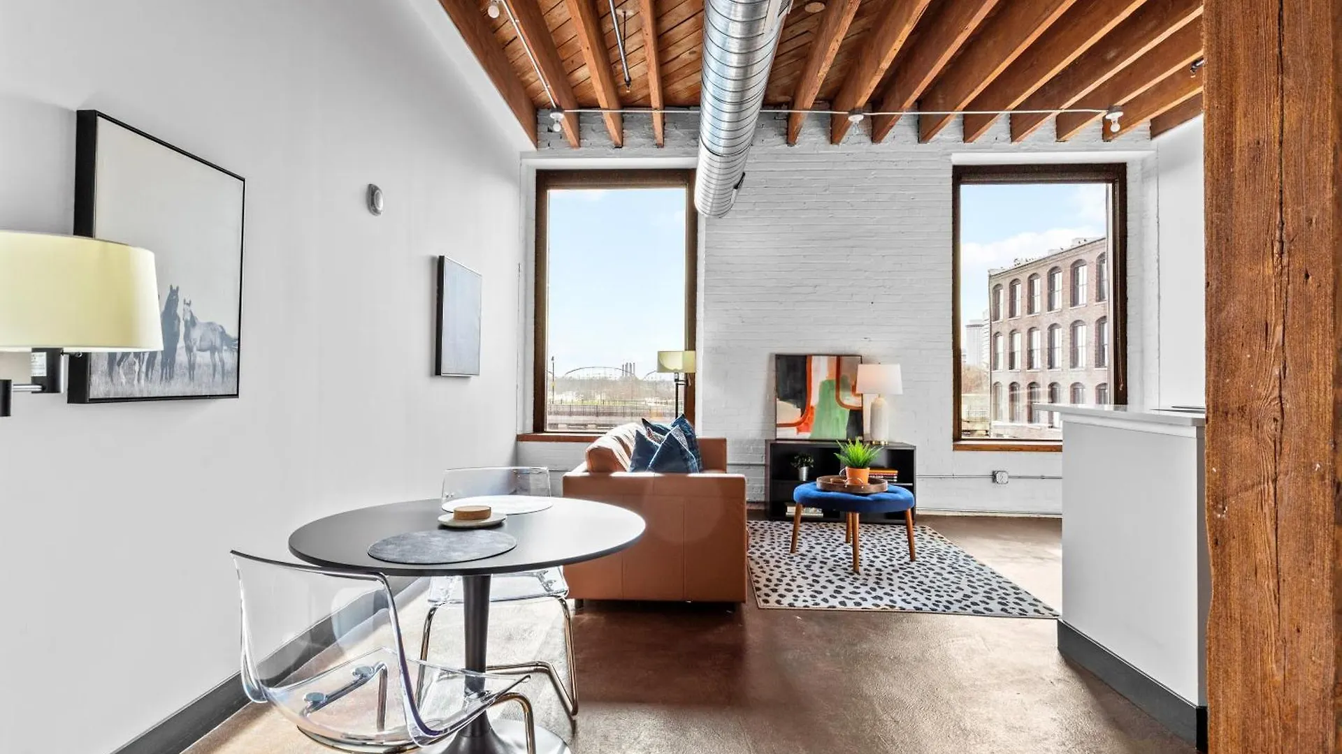 Riverfront Loft-Parking-Gym-Deck-4I Saint Louis